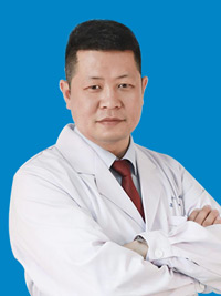 吴红昌，眼科主任，副主任医师