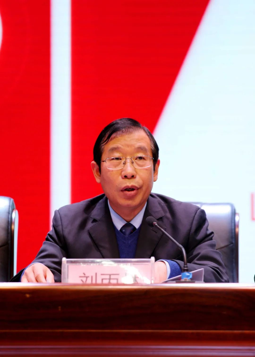 郑州阳城医院院长刘丙林作2022年度工作总结暨2023年度工作部署报告